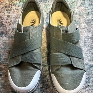 Keen army green tennis shoes size 10